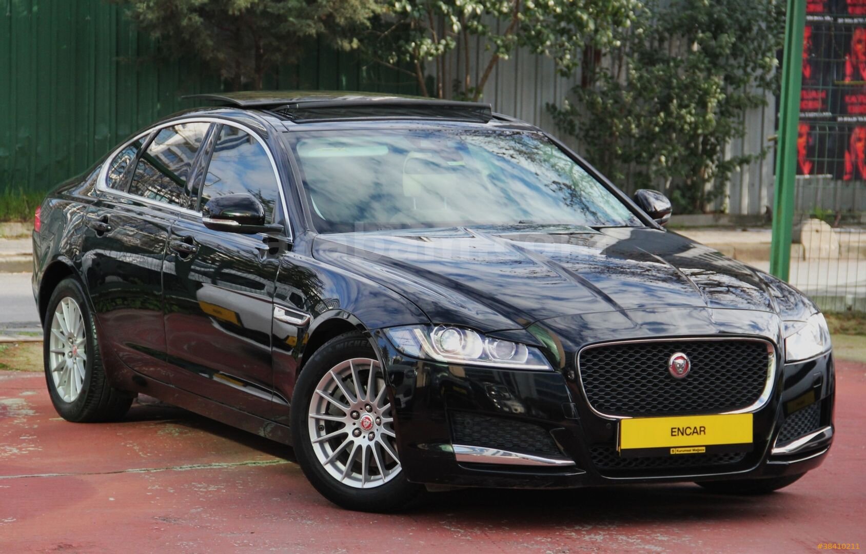 Galeriden Jaguar XF 2.0 D Prestige Plus 2016 Model İstanbul 103.000 km Siyah 3