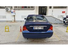 Sahibinden Ford Focus 1.6 Ghia 2005 Model  266.000 km Lacivert