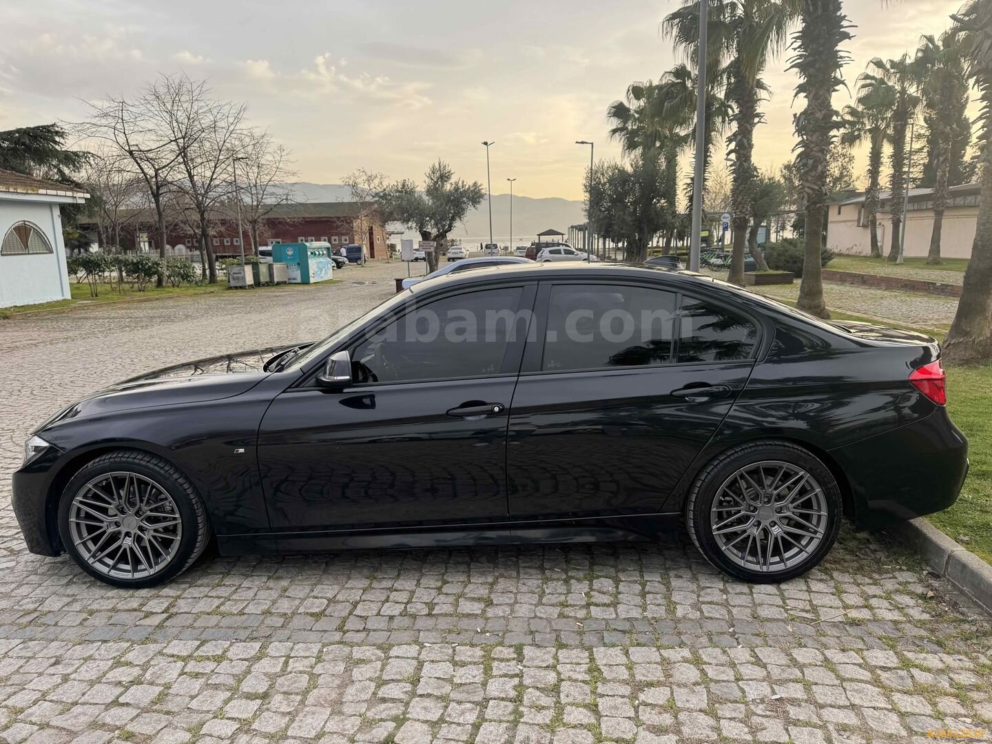 Sahibinden BMW 3 Serisi 320i ED Sport Line 2016 Model Kocaeli 180.000 km Siyah 5