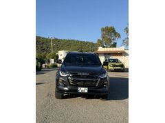 Sahibinden Isuzu D-Max 1.9 D 4x4 V-Cross 2023 Model  31.000 km Gri (Gümüş)