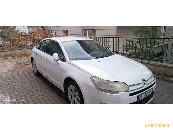 GENİŞ AİLE ARABASI
Sahibinden Citroen C5 1.6 HDi SX 2011 Model  260.000 km Beyaz