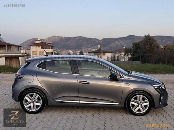 ZAFER AUTO'dan 2024 CLİO 25 çıkışlı HATASIZ BOYASIZ TRAMERSİZ