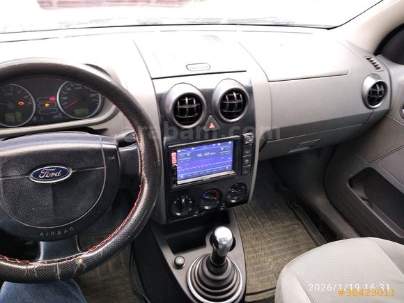 Sahibinden Bakımlı 1.6 motor Ford Fusion  2004