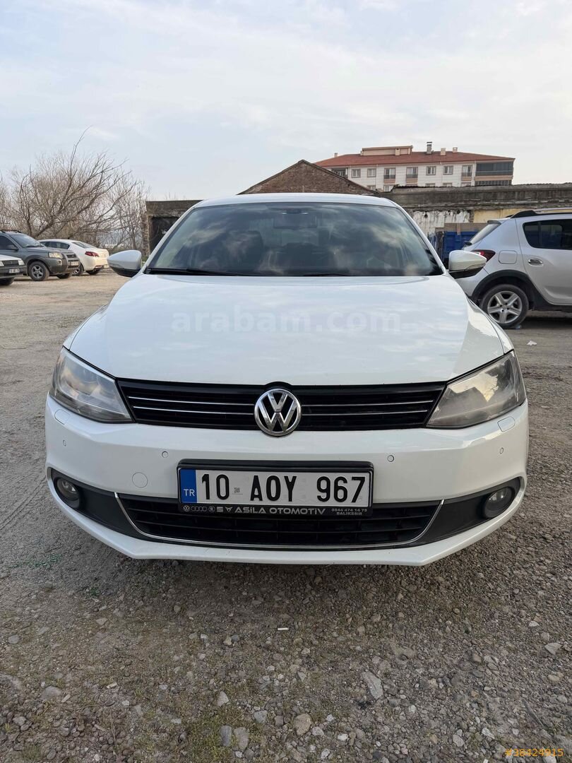 Galeriden Volkswagen Jetta 1.4 TSi Highline 2014 Model İzmir 159.000 km Beyaz 3