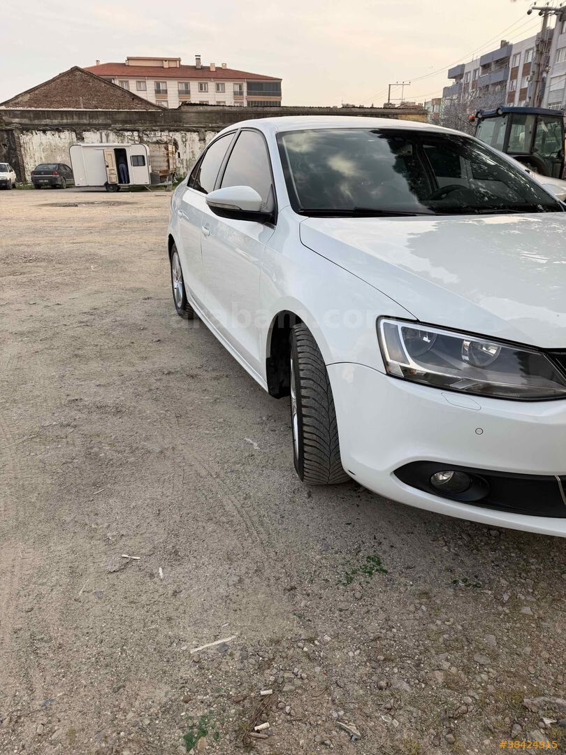 Galeriden Volkswagen Jetta 1.4 TSi Highline 2014 Model İzmir 159.000 km Beyaz 2