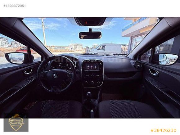 ÖMER ÖZER'DEN 2015 MODEL 1.5 DCI MANUEL RENAULT CLİO