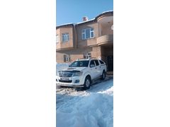 Sahibinden Toyota Hilux ful aksesuar aksanlarinin en uygun ve yaşına göre temiz  2.5 D-4D 4x2 Adventure 2013 Model