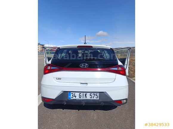BOYASIZ , HASAR KAYITSIZ Hyundai i20 1.4 MPI 2023 Model