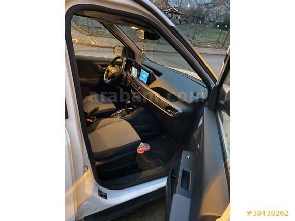 Sahibinden Ford Tourneo Courier 1.0 EcoBoost Titanium 2024 Model 