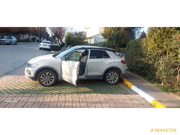 Sahibinden Volkswagen T-Roc 1.5 TSI Style 2025 Model  çift renk koltuk ısıtma