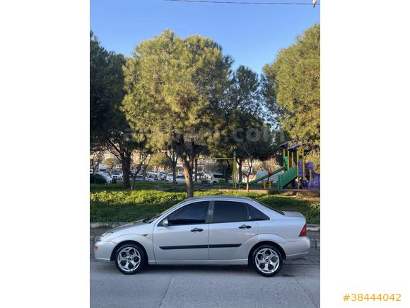 Sahibinden Ford Focus 2.0 Ghia 2002 Model 