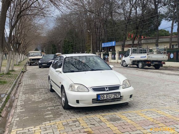 Sahibinden Honda Civic 1.6 i ES 2000 Model  285.000 km Beyaz