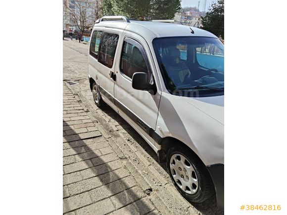 MEMURDAN OTOMOBİL RUHSATLI TEMİZ BERLİNGO