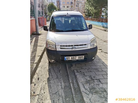 MEMURDAN OTOMOBİL RUHSATLI TEMİZ BERLİNGO