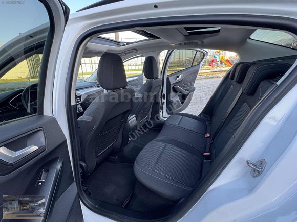 ÜNLÜ GRUP TAN 2020 FORD FOCUS TİTANYUM X CAM TAVANLI