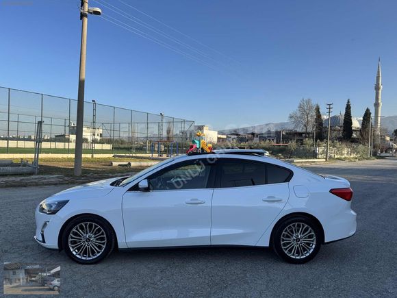 ÜNLÜ GRUP TAN 2020 FORD FOCUS TİTANYUM X CAM TAVANLI