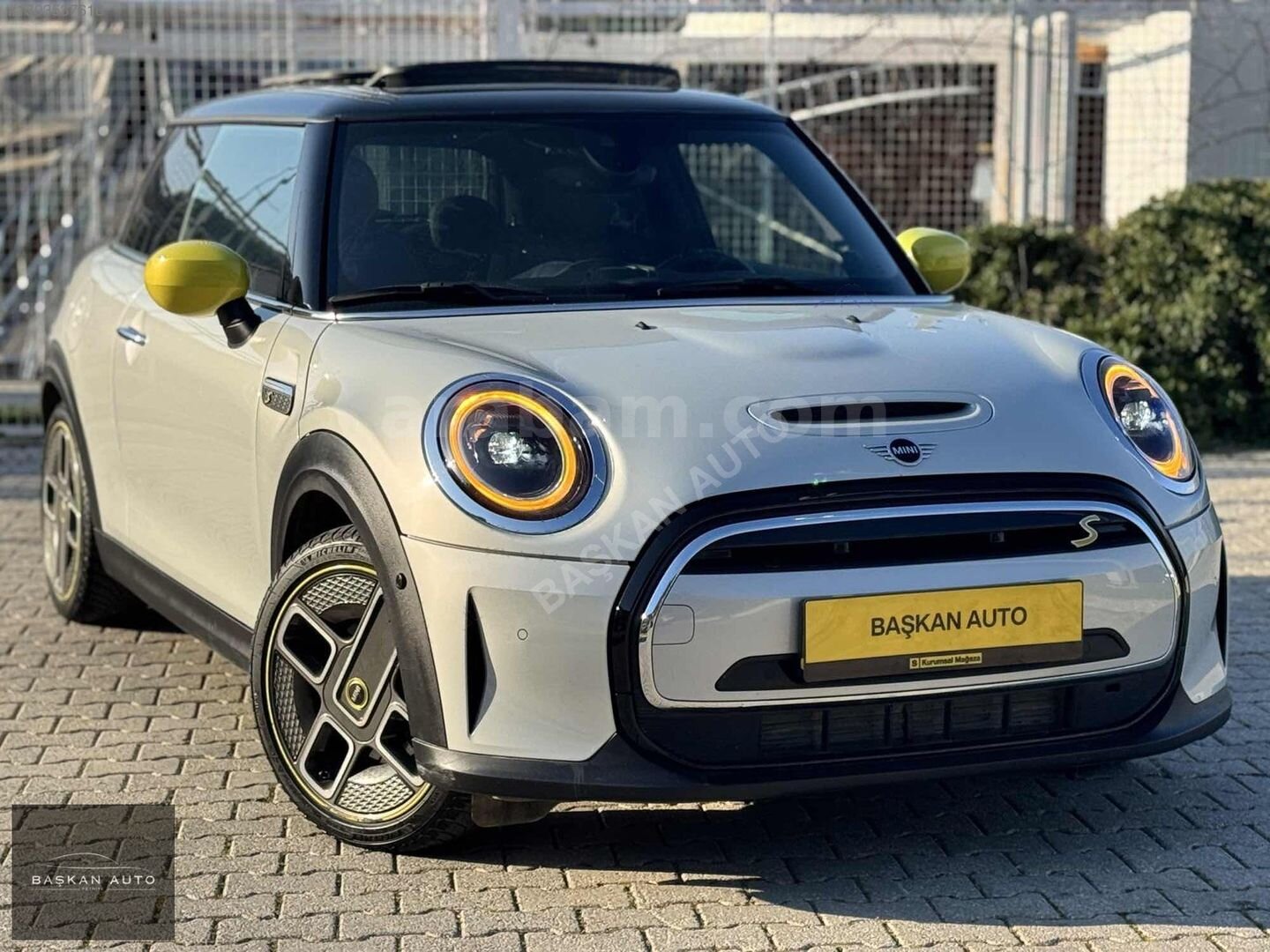 Galeriden Mini Cooper Electric SE Inspired 2022 Model Muğla 76.000 km Beyaz 1