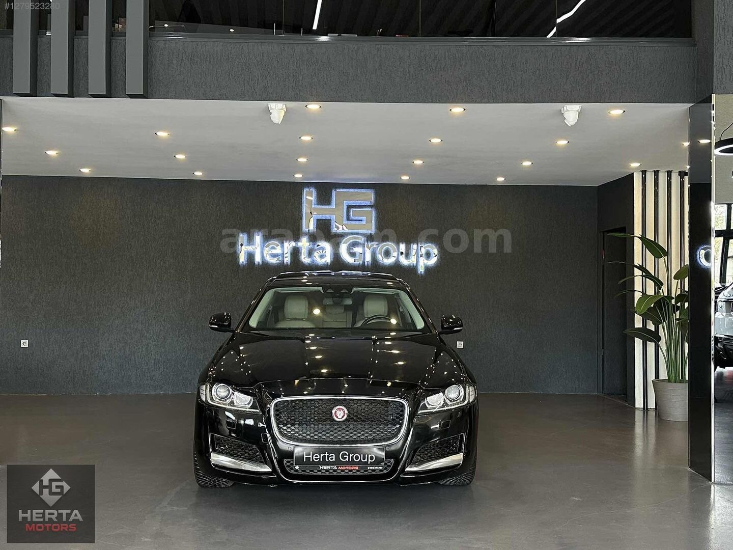 Galeriden Jaguar XF 2.0 D Prestige Plus 2015 Model İstanbul 220.000 km Siyah 2