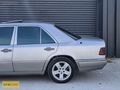 SUNROOFLU, OTOMATİK YILDIZLARI ÜZERİNDE E 200