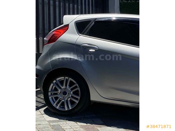 Sahibinden Ford Fiesta 1.25 My 2013 Model  204.xxx  km Gri (Gümüş)