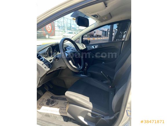 Sahibinden Ford Fiesta 1.25 My 2013 Model  204.xxx  km Gri (Gümüş)