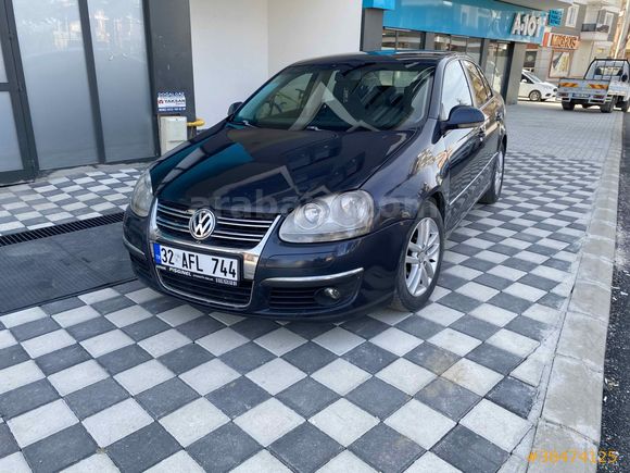 VOLKSWAGEN JETTA 2008 HATASIZ TEK PARÇA BOYALI 