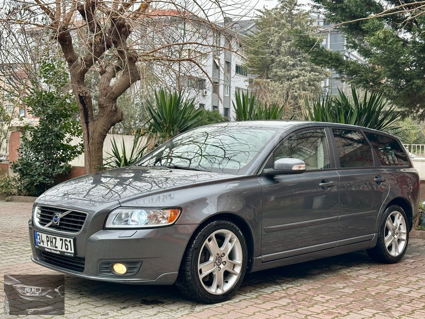 Galeriden Volvo V50 2.0 D Dynamic 2009 Model İstanbul 397.000 km Füme 1