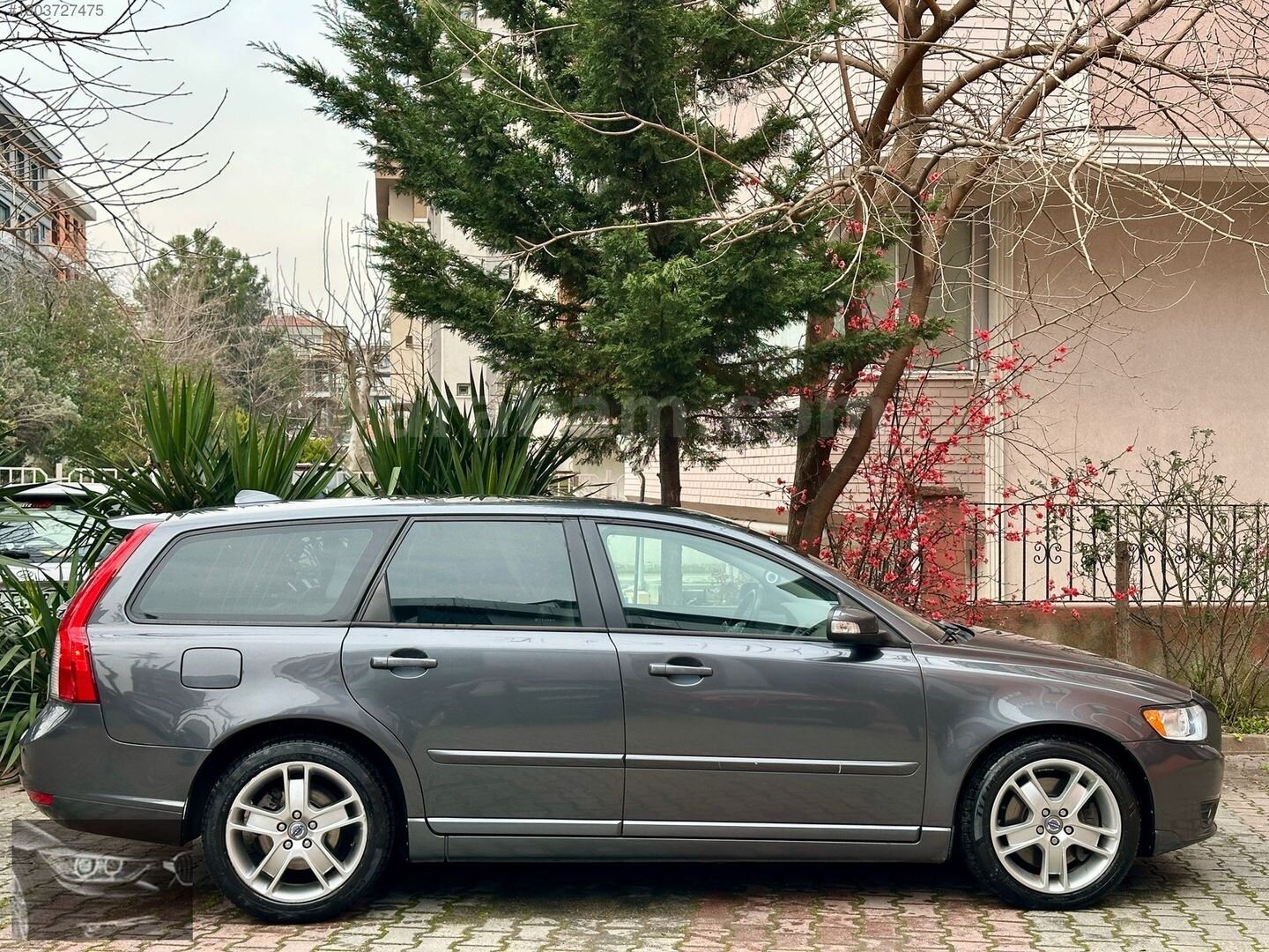 Galeriden Volvo V50 2.0 D Dynamic 2009 Model İstanbul 397.000 km Füme 4