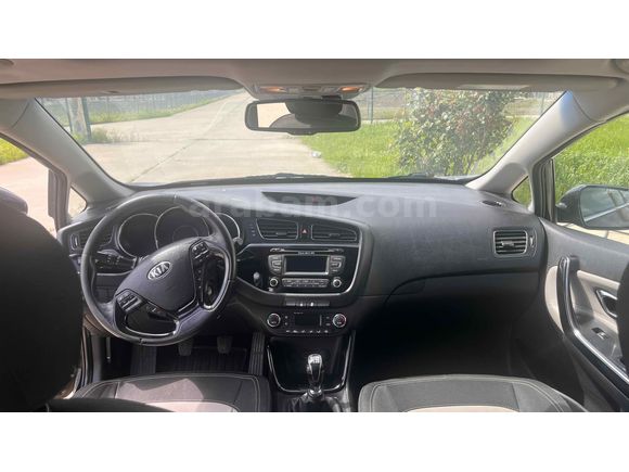 Sahibinden Kia Ceed 1.6 CRDi Concept Plus 2015 Model 