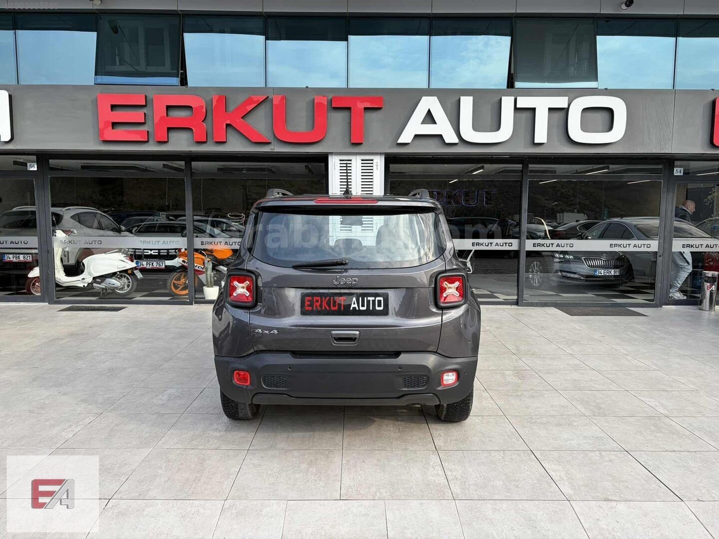 Galeriden Jeep Renegade 1.3 T Longitude 2020 Model İstanbul 113.000 km Siyah 5