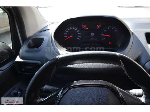 EKSPRES PLAZA'DAN 2021 PEUGEOT PARTNER 1.5 BLUEHDI COMFORT