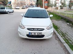 Sahibinden Hyundai Accent Blue 1.4 CVVT Mode Plus 2012 Model  137000 km Beyaz