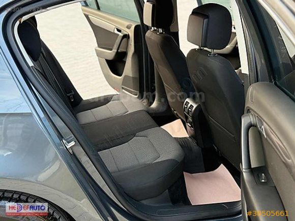 HEDEF AUTO'DAN 2013 PASSAT 1.4 TSİ COMFORTLİNE DSG