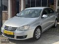 DÜŞÜK KM FULL BAKIMLI GERİ GÖRÜŞ KAMERALI OTOMATİK JETTA