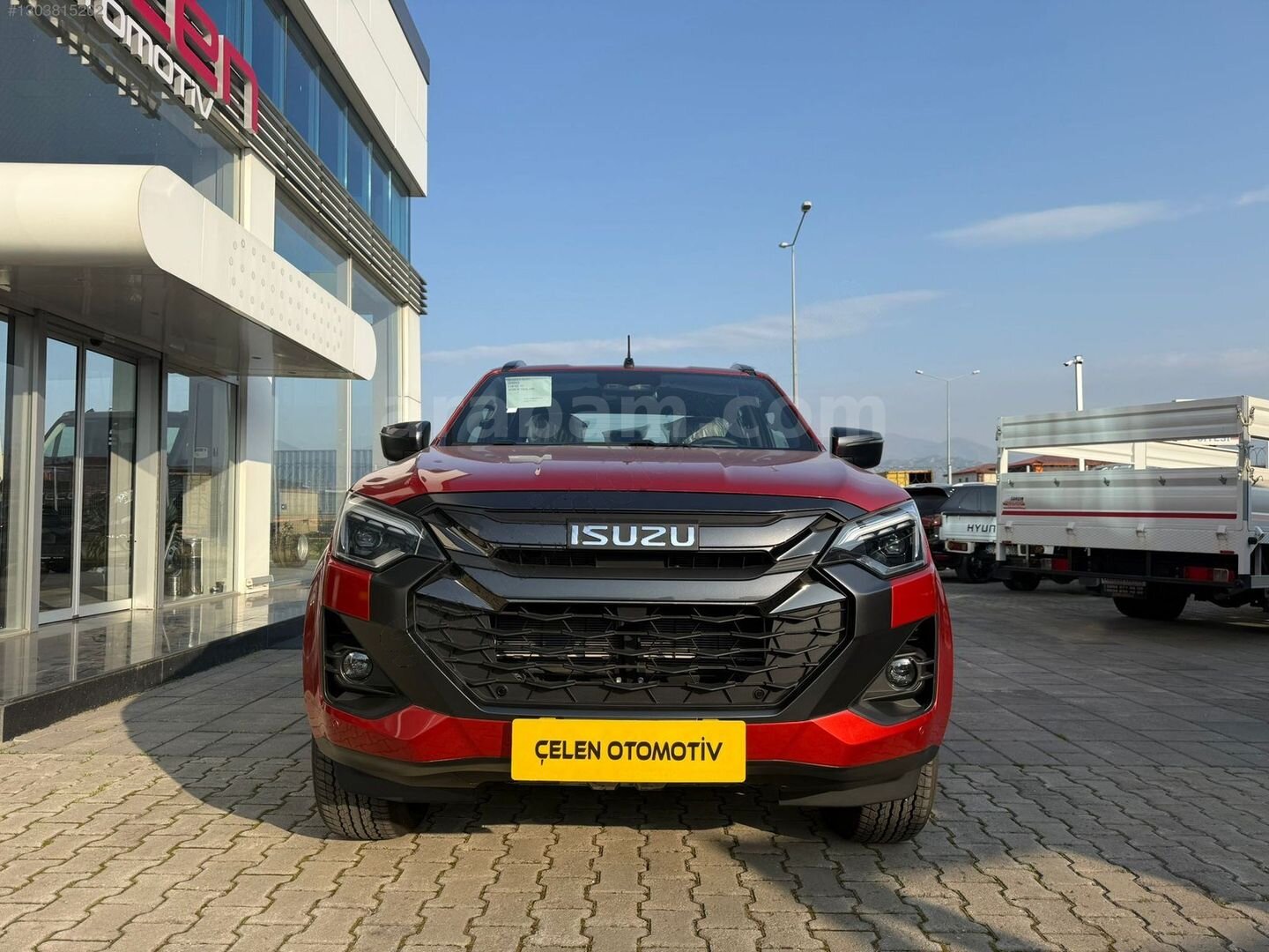 ÇELEN OTOMOTİV DEN 2024 MODEL ISUZU D MAX 1.9 D 4X4 V-CROSS 0KM 4