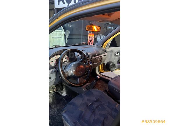 Sahibinden Renault Clio 2 1.4  16 valf 2001 Model  323000 km Altın
