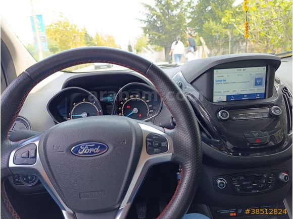 Sahibinden Ford Tourneo Courier 1.5 TDCi Journey Titanium Plus 2022 Model