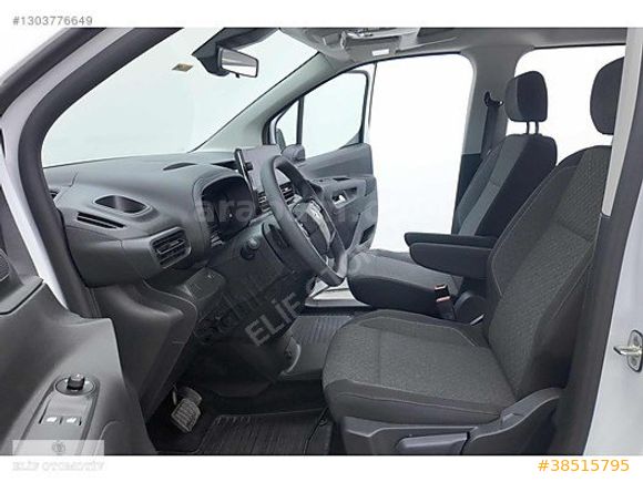 OPEL COMBO 2025 1.5 D ESSENTİAL OTOMATİK VTS 3.999 KM'DE LEKESİZ