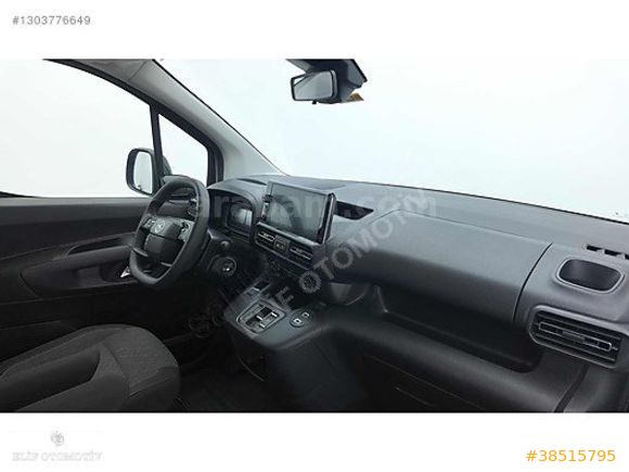 OPEL COMBO 2025 1.5 D ESSENTİAL OTOMATİK VTS 3.999 KM'DE LEKESİZ