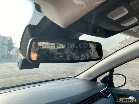 DOKTORDAN EKSTRALI 2025 7.000 KM OTOMATİK 1.0 TCE CLİO EVOLUTİON