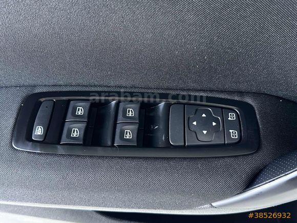 YNC MOTORS 2025 RENAULT MEGANE 1.3 EDC TOUCH 50.000 KM