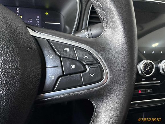 YNC MOTORS 2025 RENAULT MEGANE 1.3 EDC TOUCH 50.000 KM