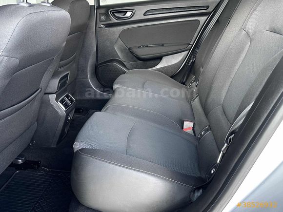 YNC MOTORS 2025 RENAULT MEGANE 1.3 EDC TOUCH 50.000 KM