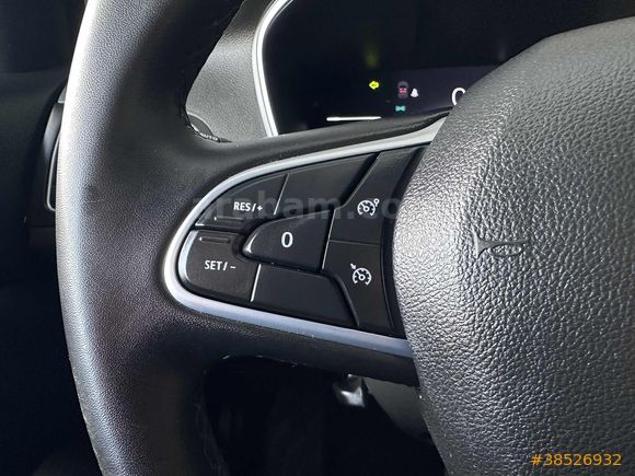 YNC MOTORS 2025 RENAULT MEGANE 1.3 EDC TOUCH 50.000 KM