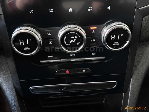 YNC MOTORS 2025 RENAULT MEGANE 1.3 EDC TOUCH 50.000 KM