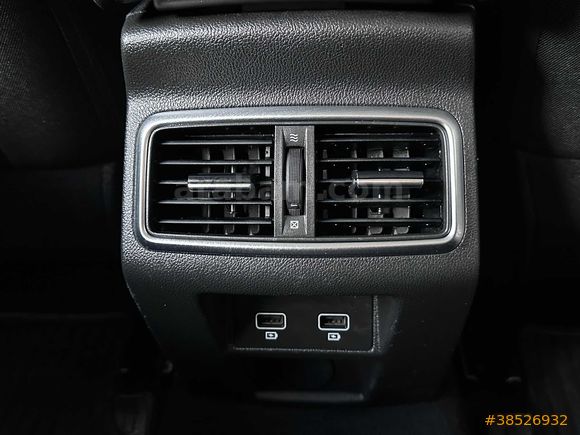 YNC MOTORS 2025 RENAULT MEGANE 1.3 EDC TOUCH 50.000 KM