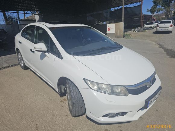 Sahibinden Honda Civic 1.6i VTEC ECO Elegance 2014 Model  118.000 km Beyaz