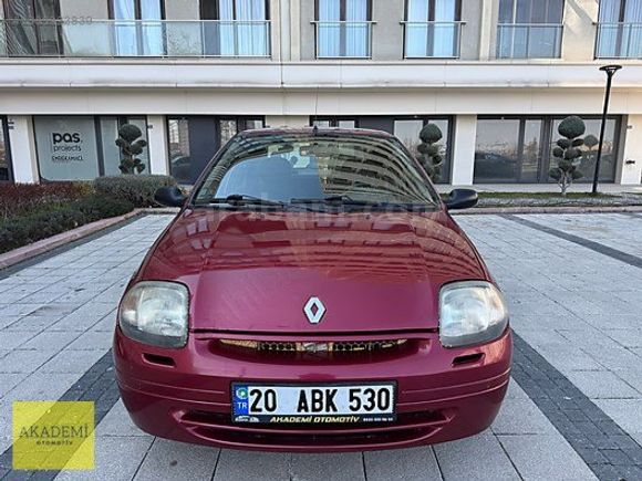 ÇOK TEMİZ VE BAKIMLI 2001 MODEL Renault Clio 1.4 RNA - KLİMALI