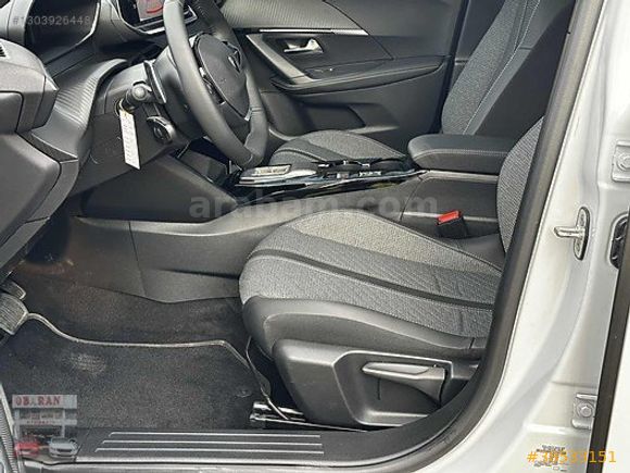 BARAN OTOMOTİV DEN 2025 PEUGEOT 2008 CAM TAVAN 1.2 PURE TECH