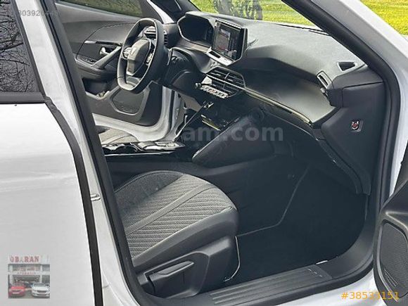 BARAN OTOMOTİV DEN 2025 PEUGEOT 2008 CAM TAVAN 1.2 PURE TECH